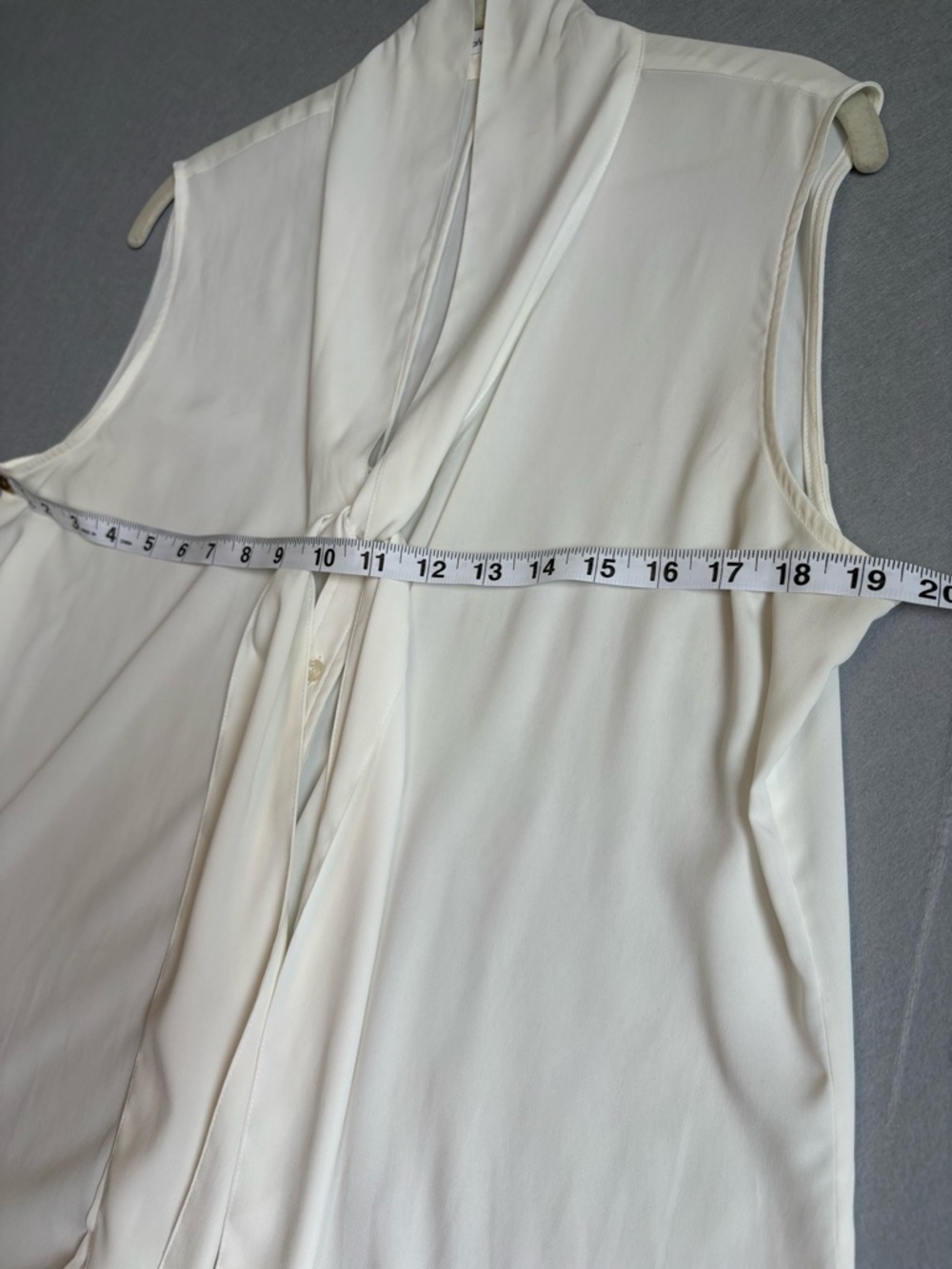 Calvin Klein Ivory Sleeveless Tie-Neck Blouse sz L - Picture 9 of 10